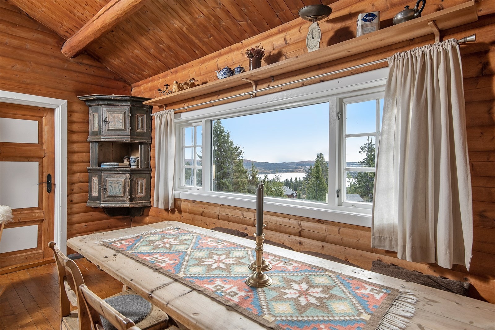 Svært så fin utsikt fra spiseplassen! Galleribilde