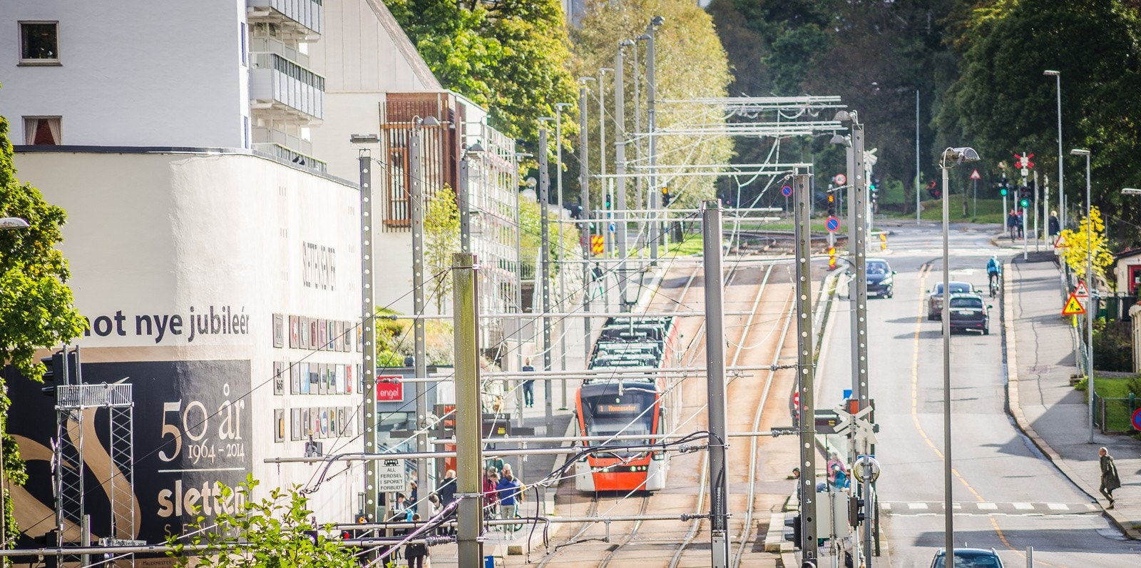 Sletten senter, som bare ligger 6-7 minutters gange fra leiligheten, har et rikt utvalg av butikker. Galleribilde