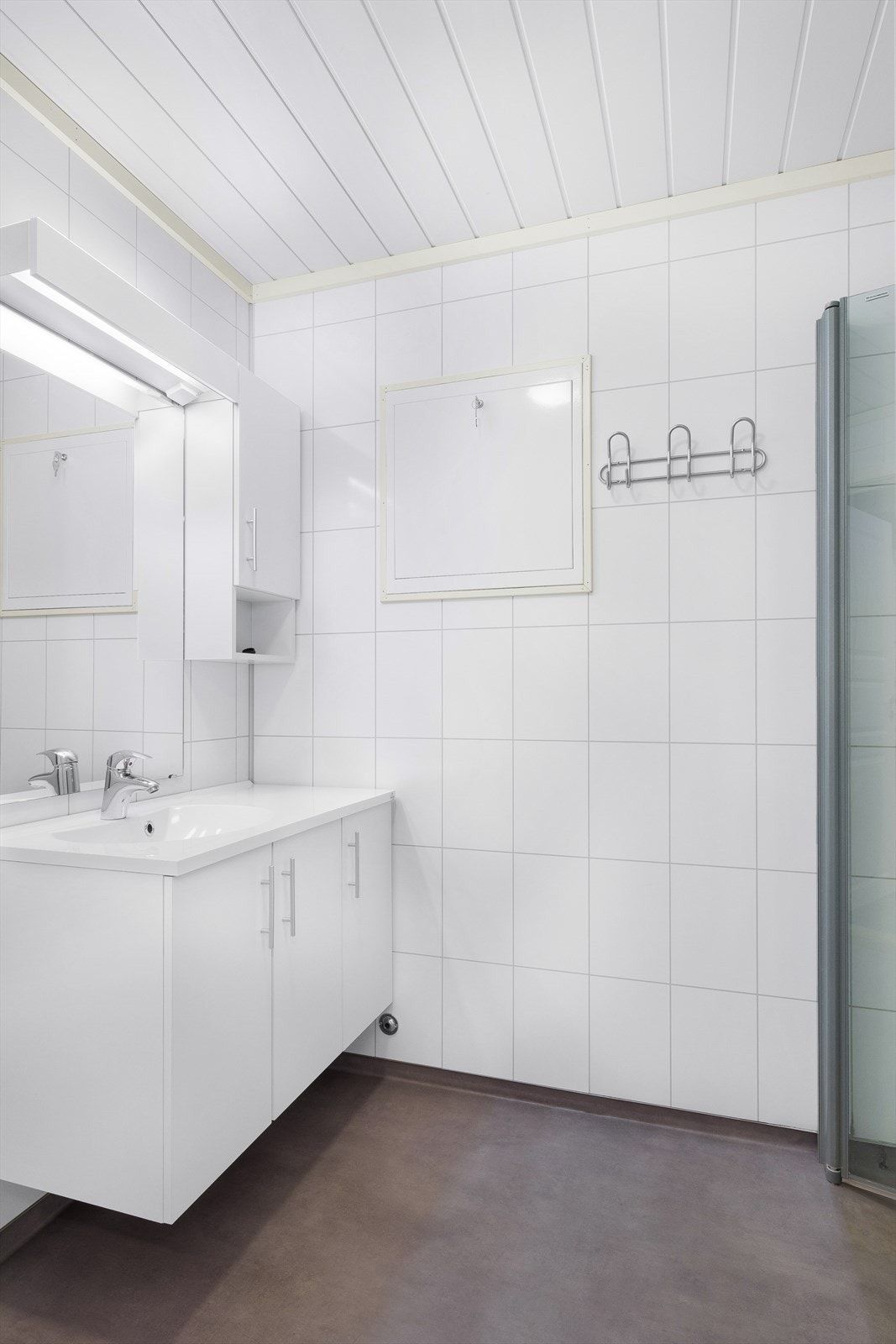 Bad med inngang fra vaskerom Galleribilde