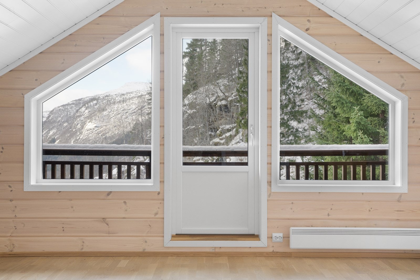 Utgang til overbygget balkong fra suten i 2 etg. Galleribilde