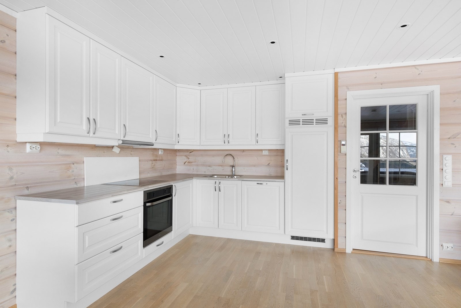 Kjøkken med integrerte hvitevarer Galleribilde