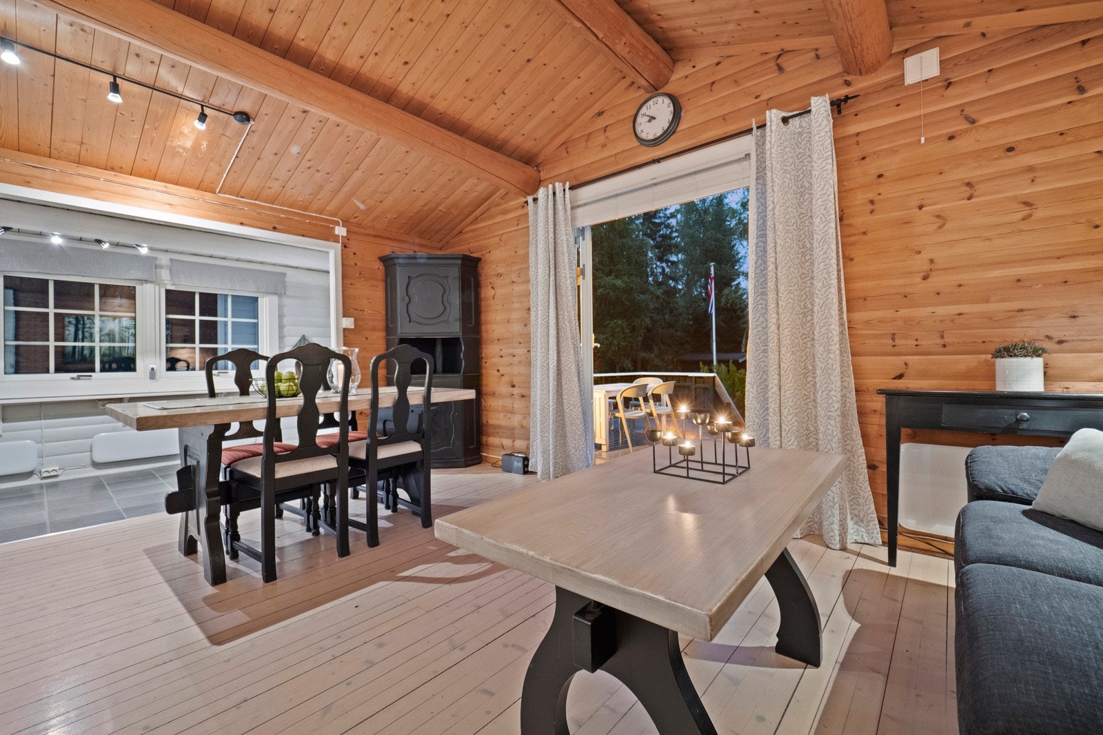 Kveldsbilde kjøkken/spisestue Galleribilde