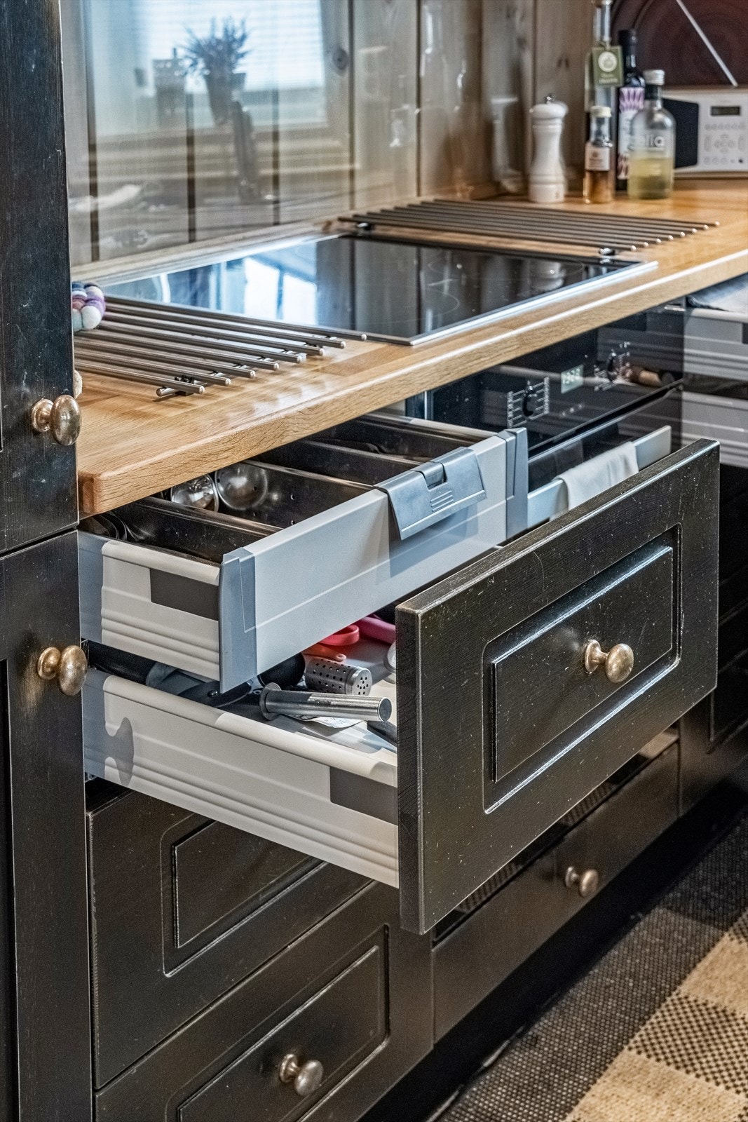 Hvitevarer fra Miele medfølger ved kjøp. Oppvaskmaskin, kjøl/frys, stekeovn med topp Galleribilde