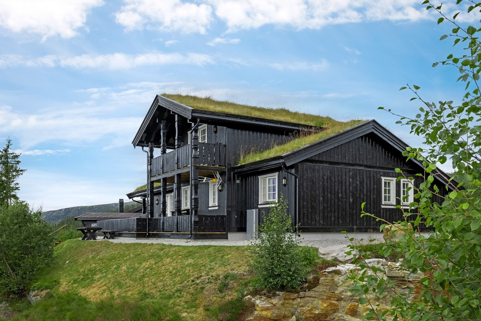 Usjenert naturtomt med gode solforhold og enkel adkomst fra veien Galleribilde