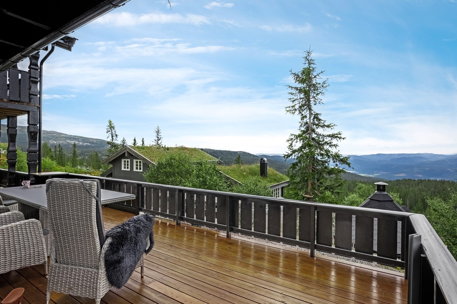 Flott utsikt og meget gode solforhold på terrassen Galleribilde