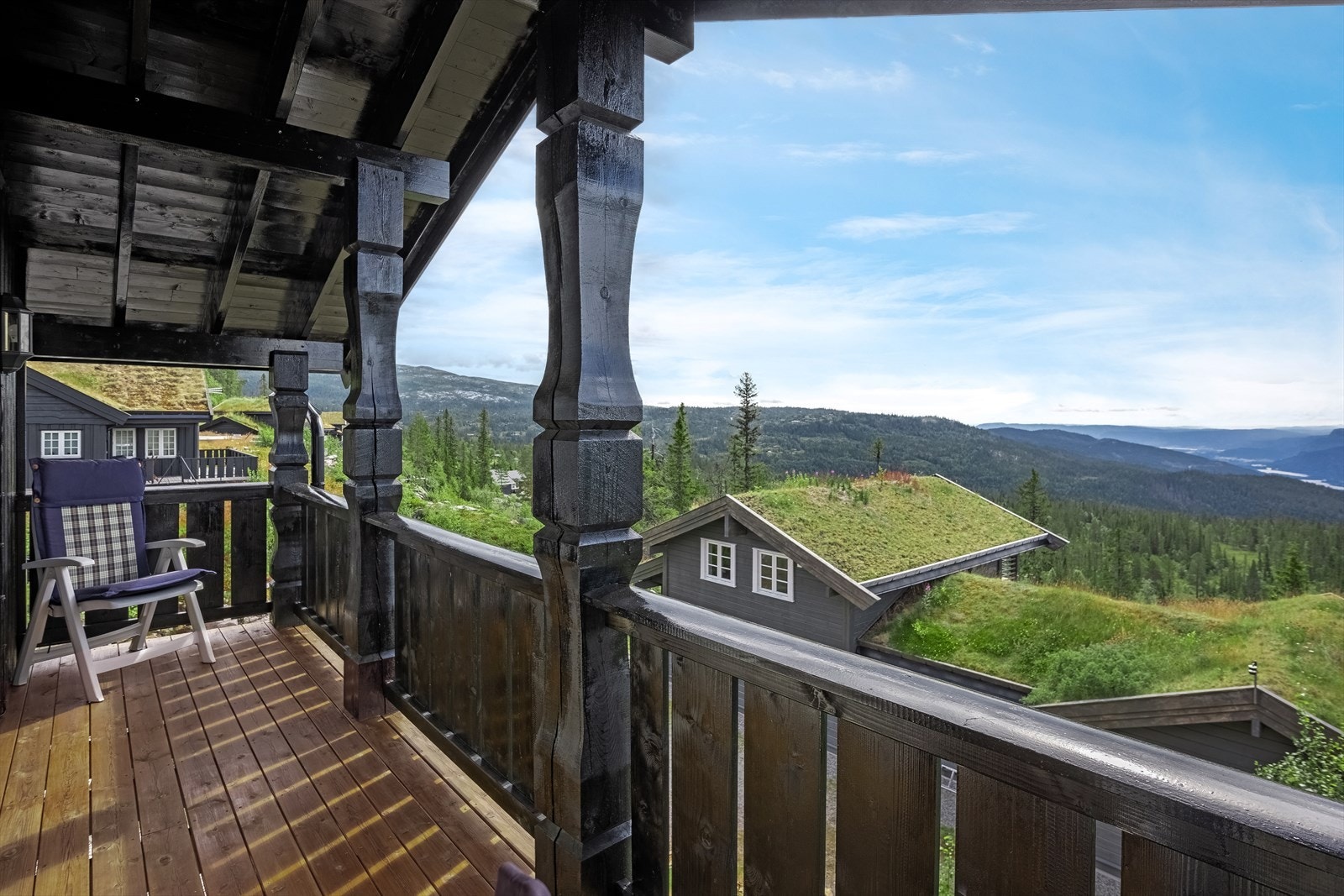 Terrasse med adkomst fra stue i 2. etasje Galleribilde