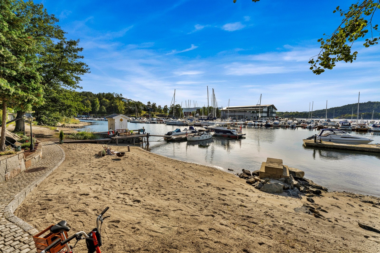 Naturlig sanstrand, tilnærmet uendret siden 90-tallet, ifølge selger. Galleribilde