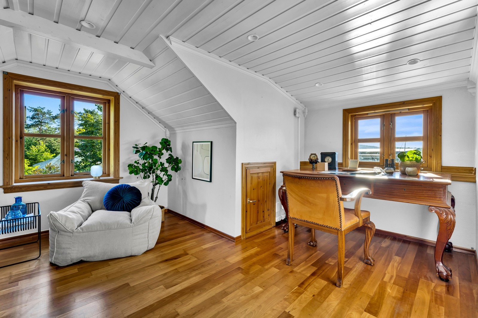 Eneboligen har tre soverom og en koselig stue på loft. Galleribilde