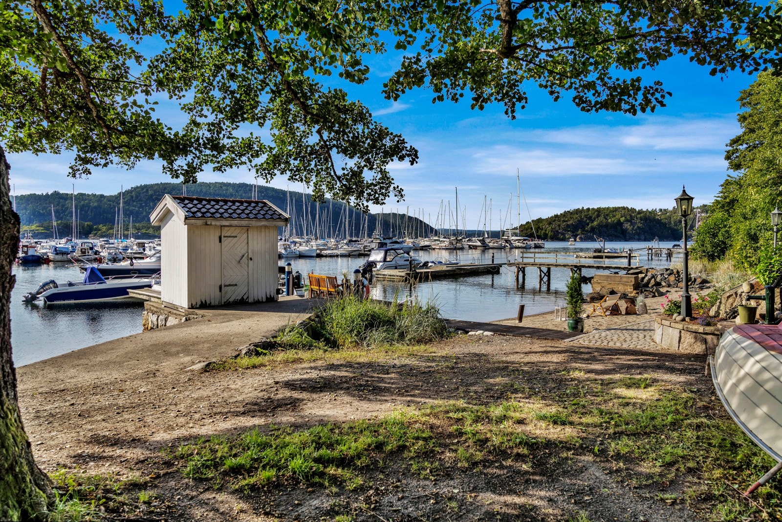 En idyllisk adkomst, som kun deles med én annen eiendom. Galleribilde