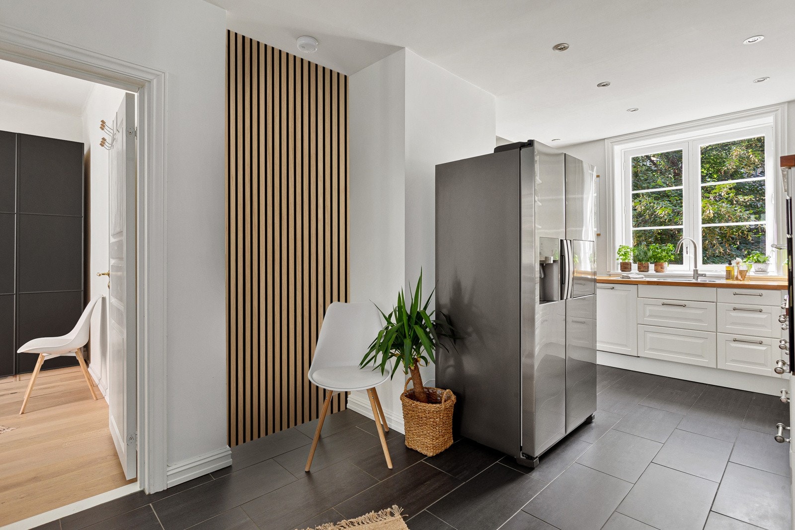 Illustrasjonsbilde med spilevegg/vegg i entre Galleribilde