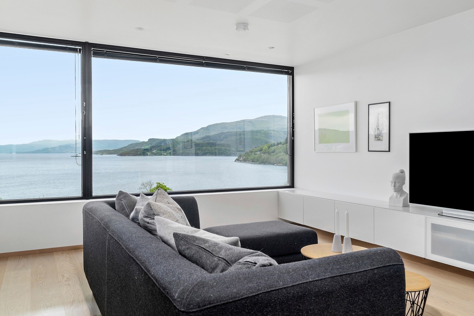 Herlig sofakrok hvor man enten kan slappe av foran TV eller bare nyte utsikten Galleribilde
