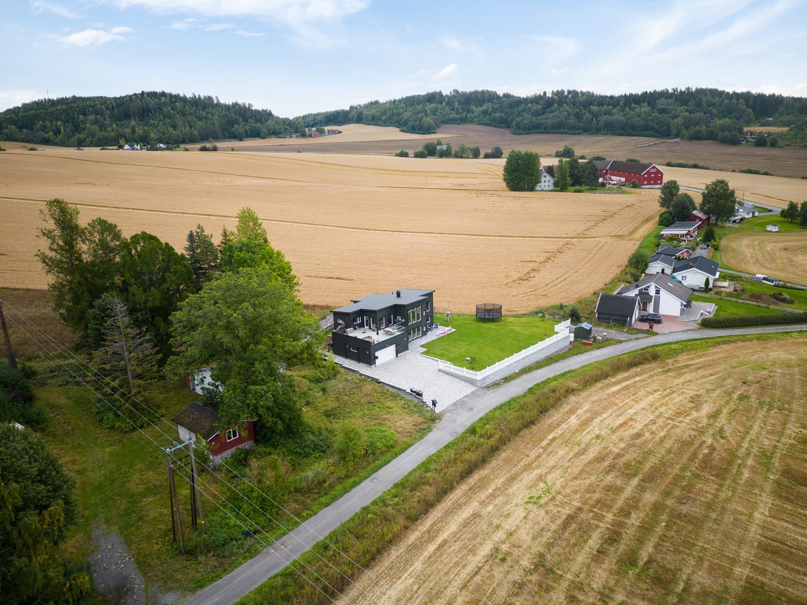 Eiendommen ligger i et stille og rolig boligområde. Galleribilde