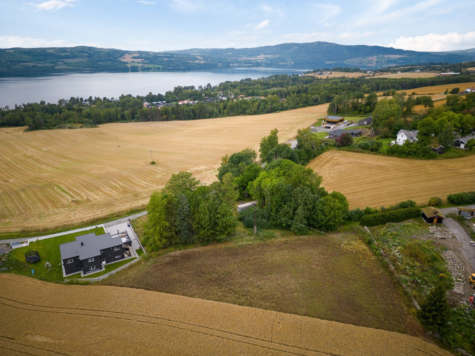 Stor tomt, med fin utsikt mot Furnesfjorden. Galleribilde
