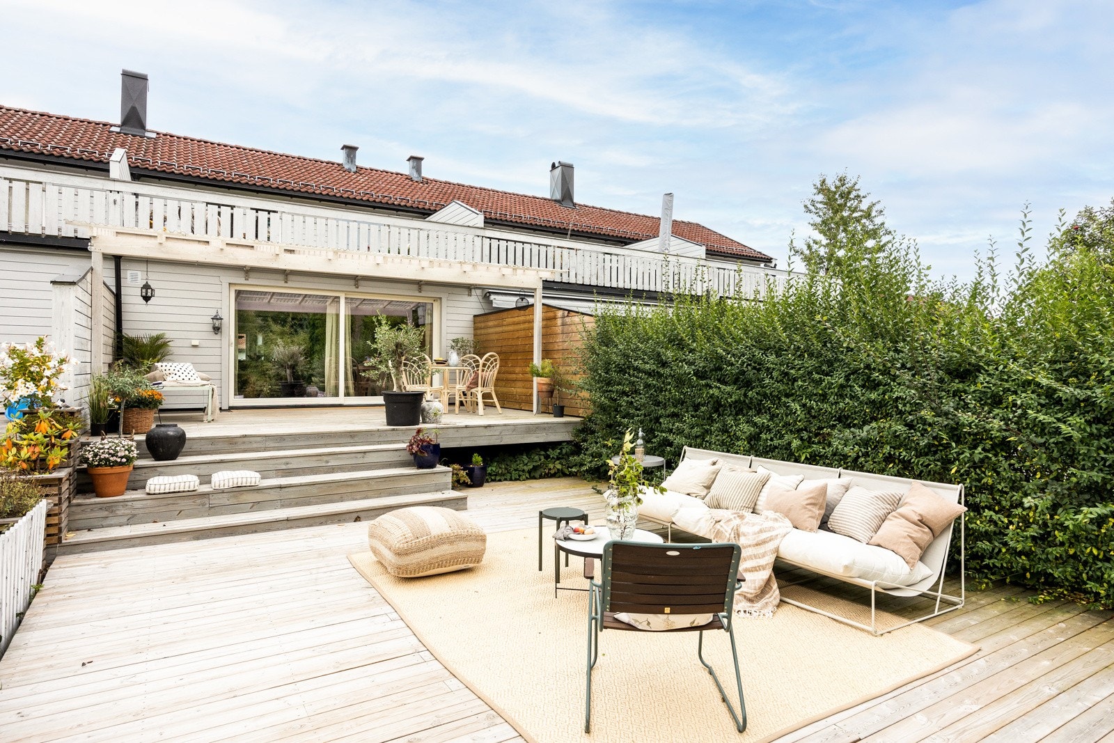 Her er det god plass til ønsket utemøbler Galleribilde