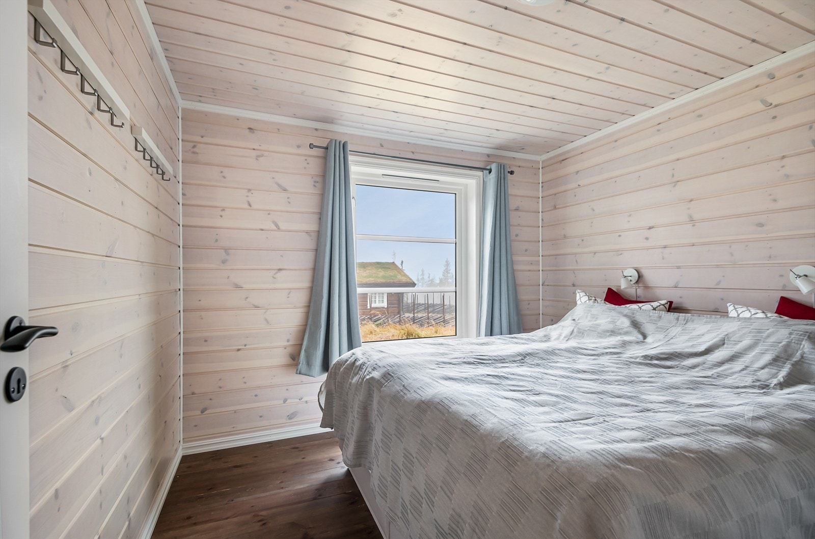 Soverom med plass til dobbeltseng. Galleribilde