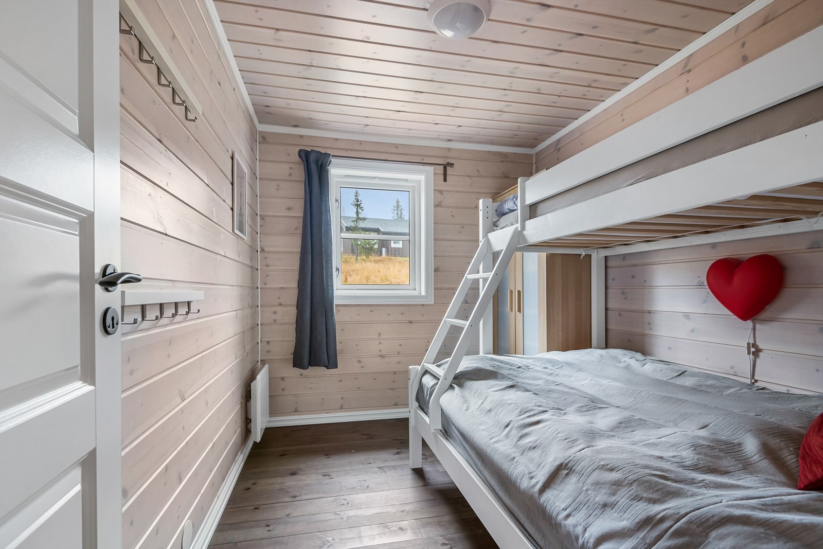 Soverom med plass til familiekøye. Galleribilde