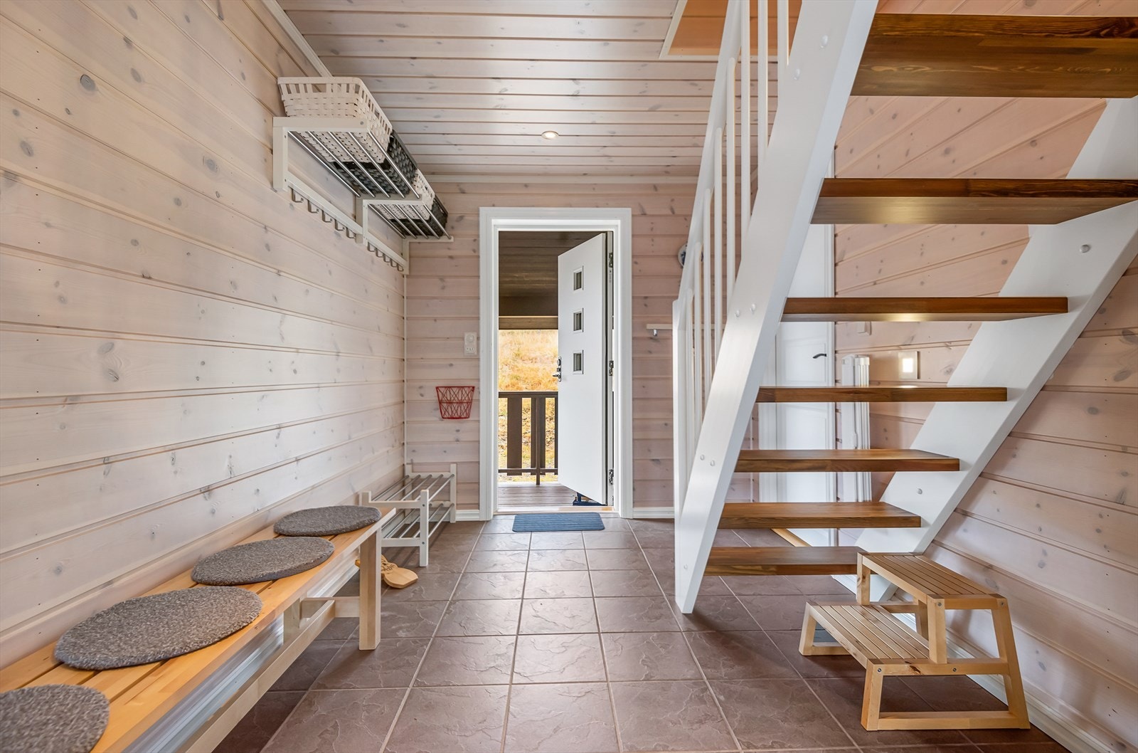 Fra gangen har du i tillegg adkomst til 3 soverom og bad/wc. Galleribilde