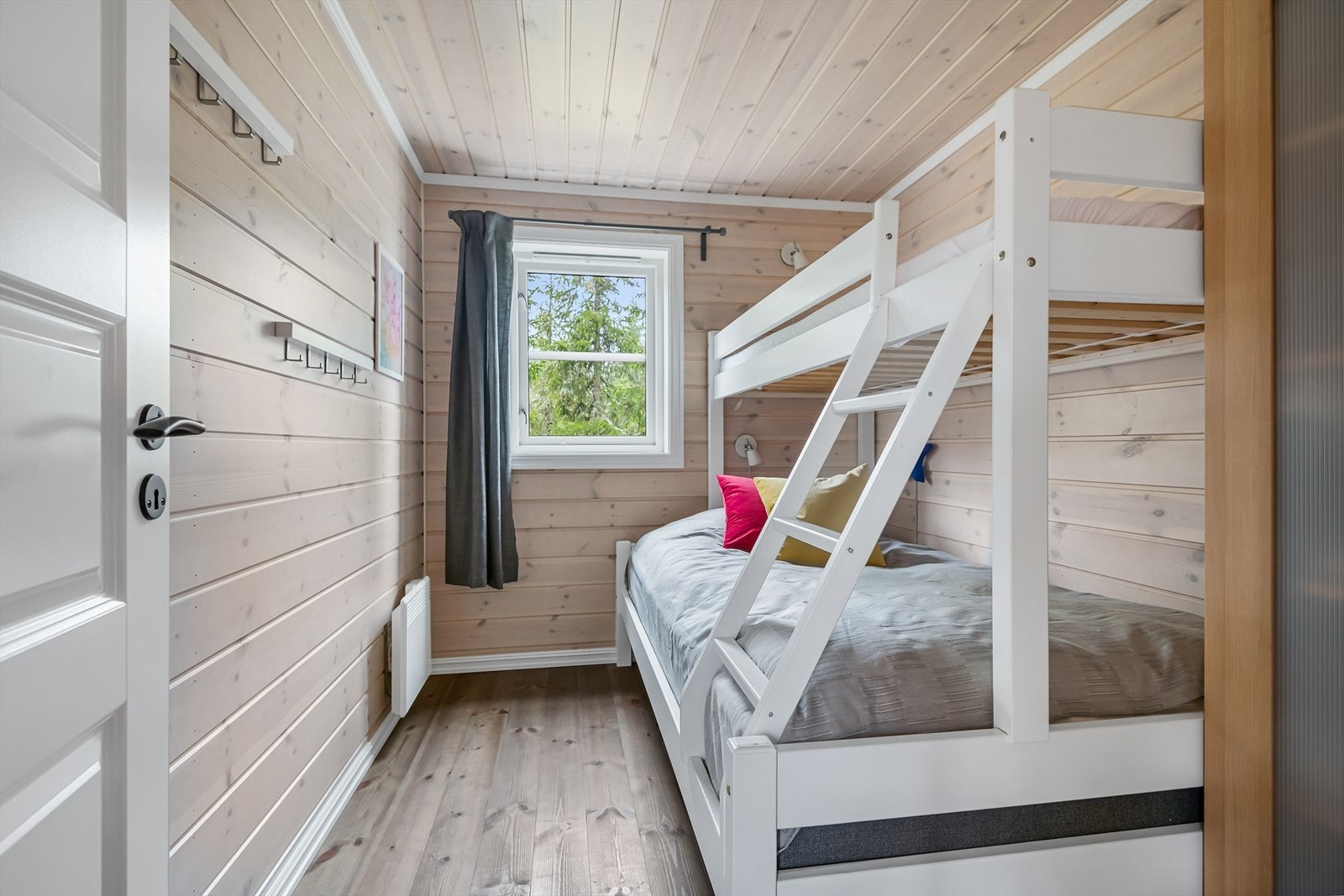 Soverom med plass til familiekøye. Galleribilde