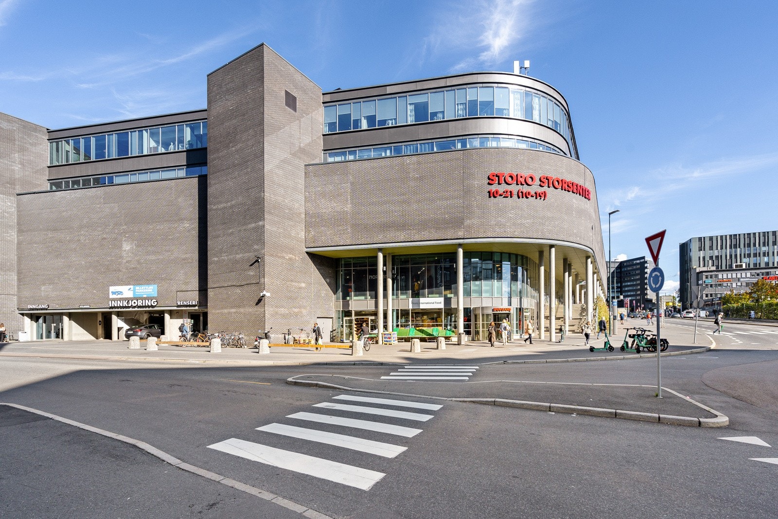 Umiddelbar nærhet til Storo Storsenter med om lag 130 butikker, spisesteder og tjenester. Galleribilde