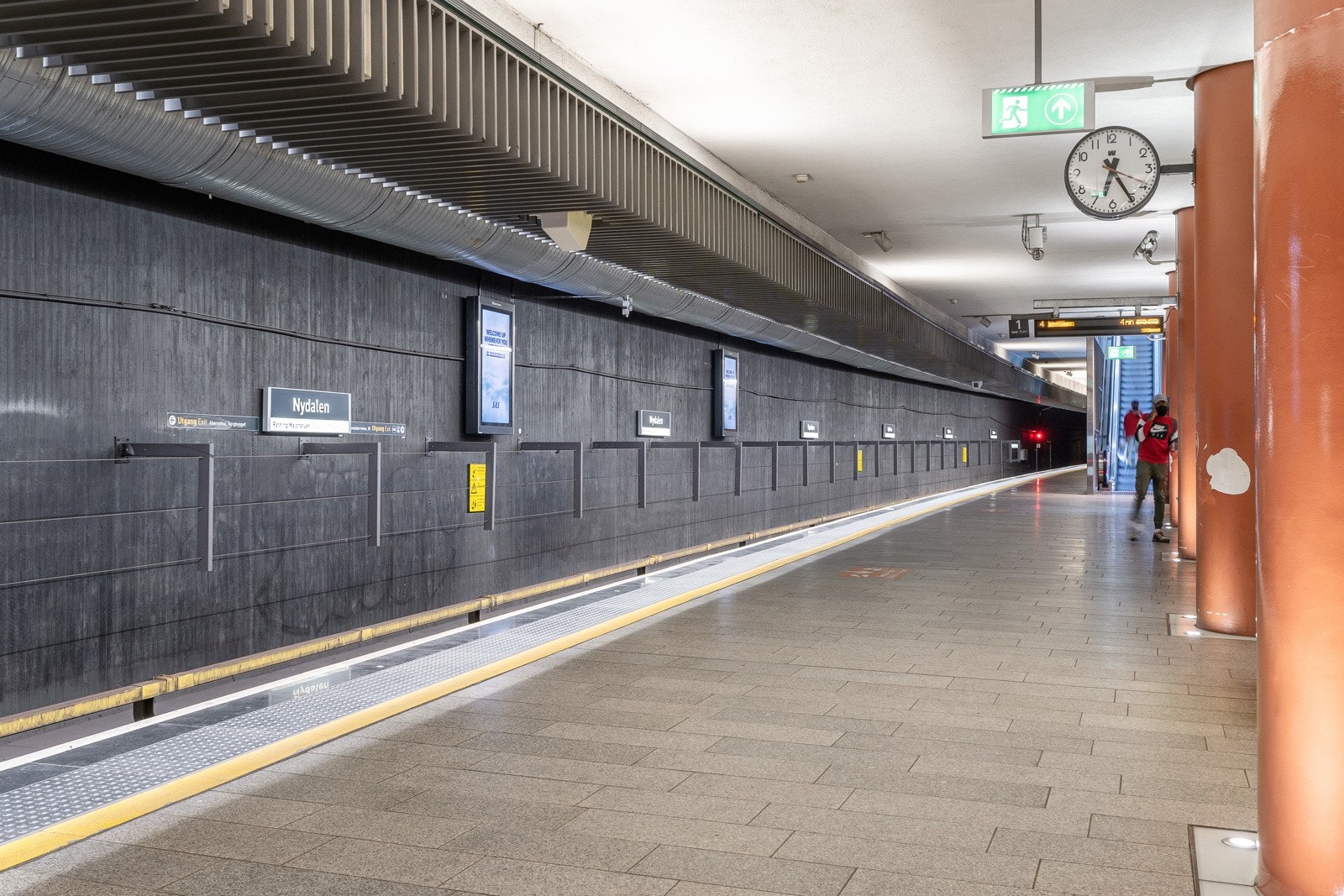 Meget god offentlig kommunikasjon i området via t-bane, buss og trikk. Galleribilde