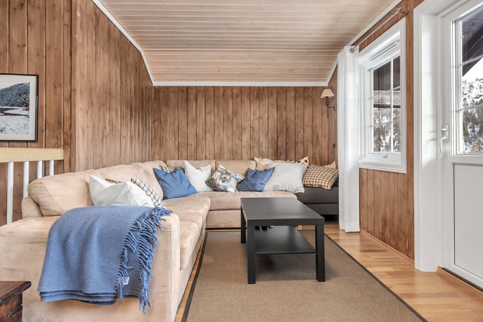 Loftstua har utgang til overbygget balkong Galleribilde