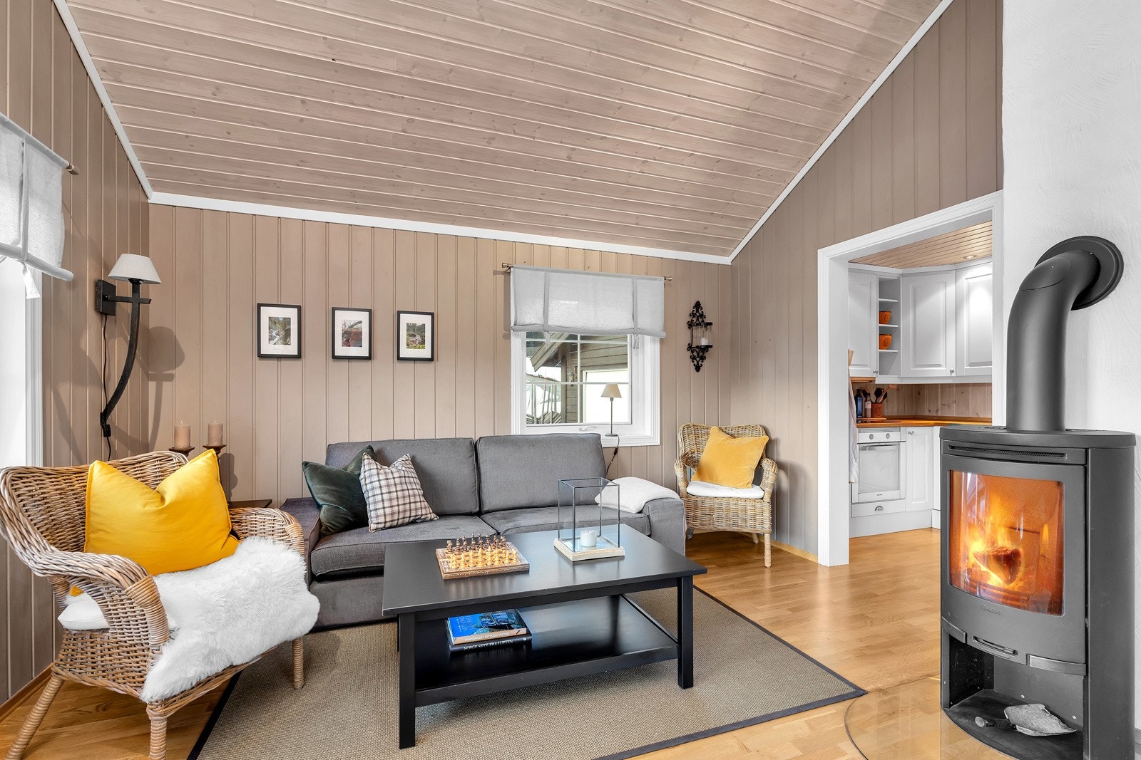 Det er peisovn i stuedelen Galleribilde