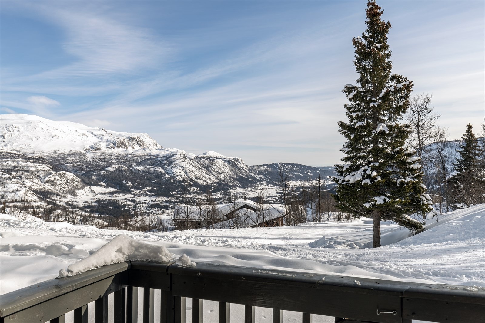 Utsikt mot Hemsedals flotte fjell. Galleribilde
