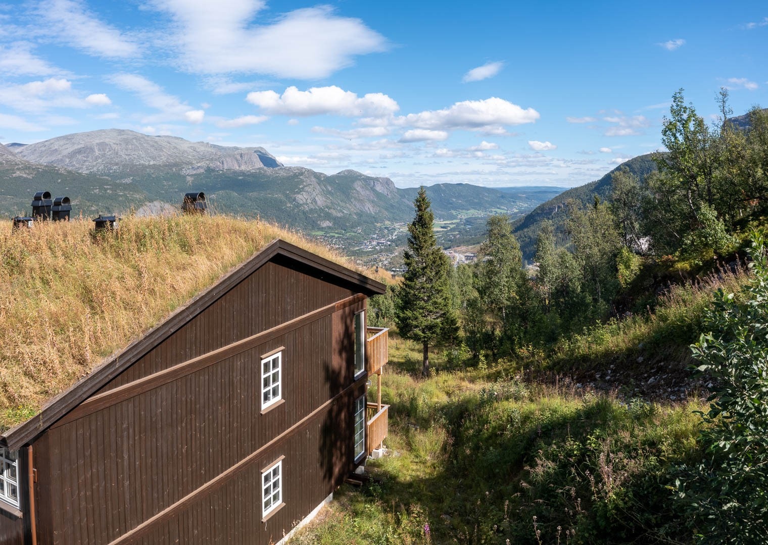 Leiligheten er beliggende i byggets vestlige hjørn Galleribilde