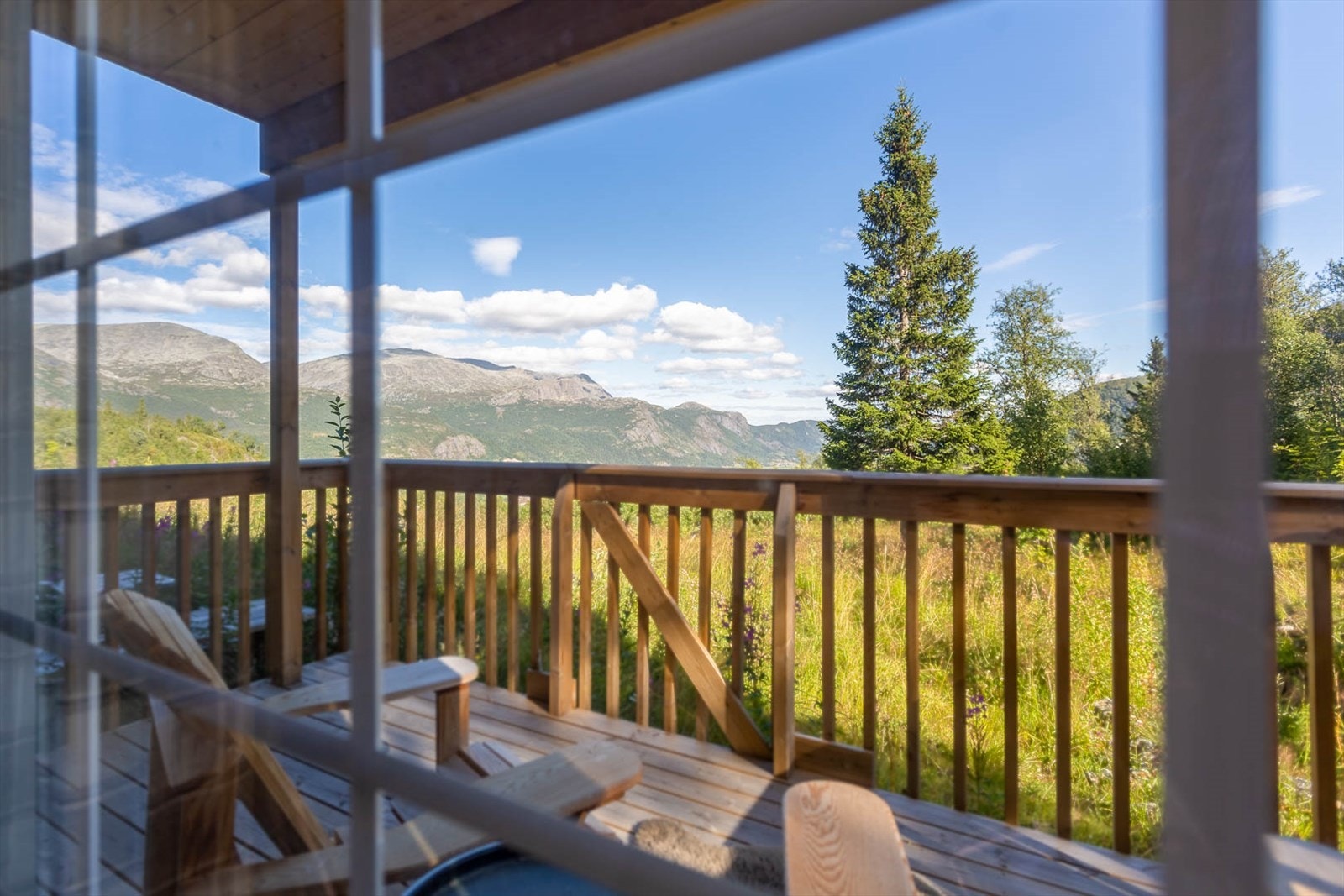 Overbygd terrasse med luftig utsikt over Hemsedal Galleribilde