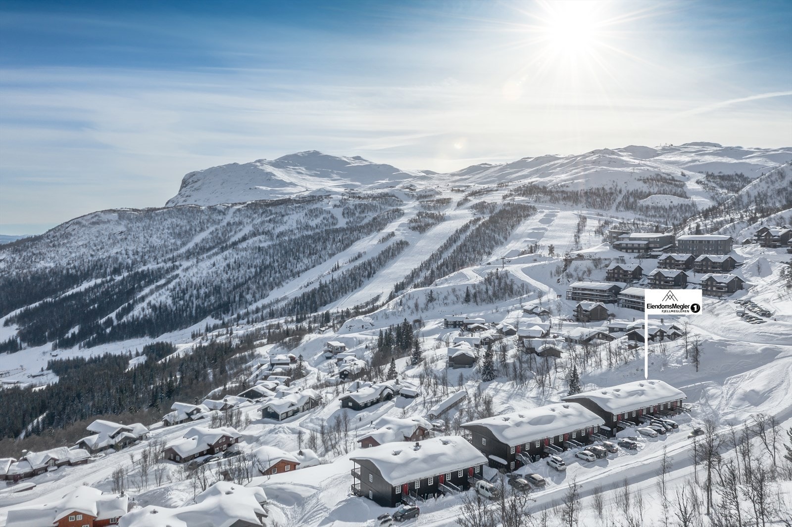 Leiligheten har fin beliggenhet sommer som vinter. Galleribilde
