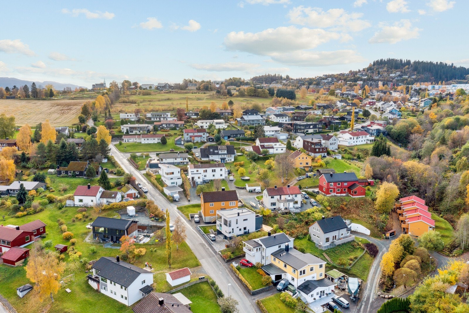 Velkommen til Havsteinbakken 13B - en innholdsrik og flott bolig med mange bruksmuligheter