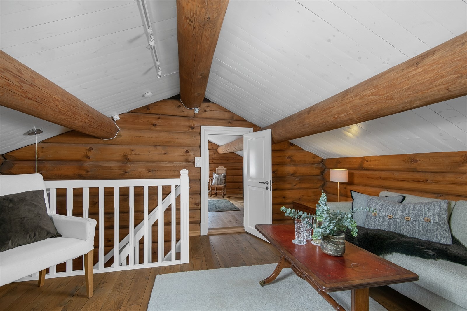 Loftstue. Galleribilde