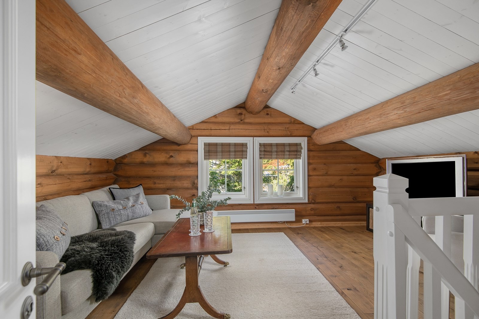 Loftstue. Galleribilde