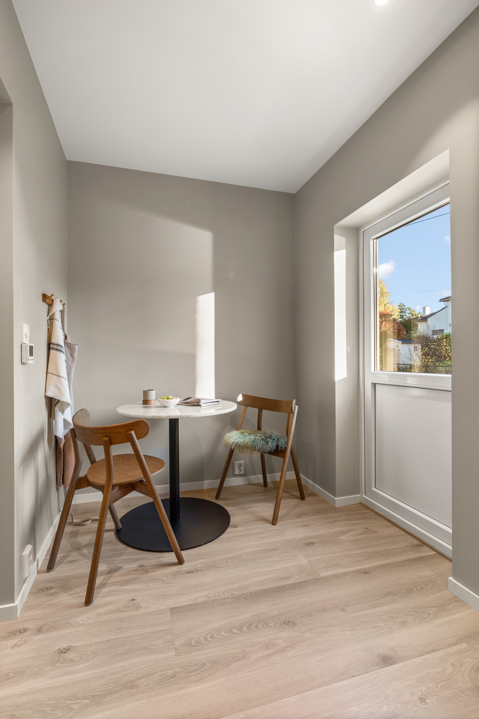 Utgang til en østvendt markterrasse. Galleribilde