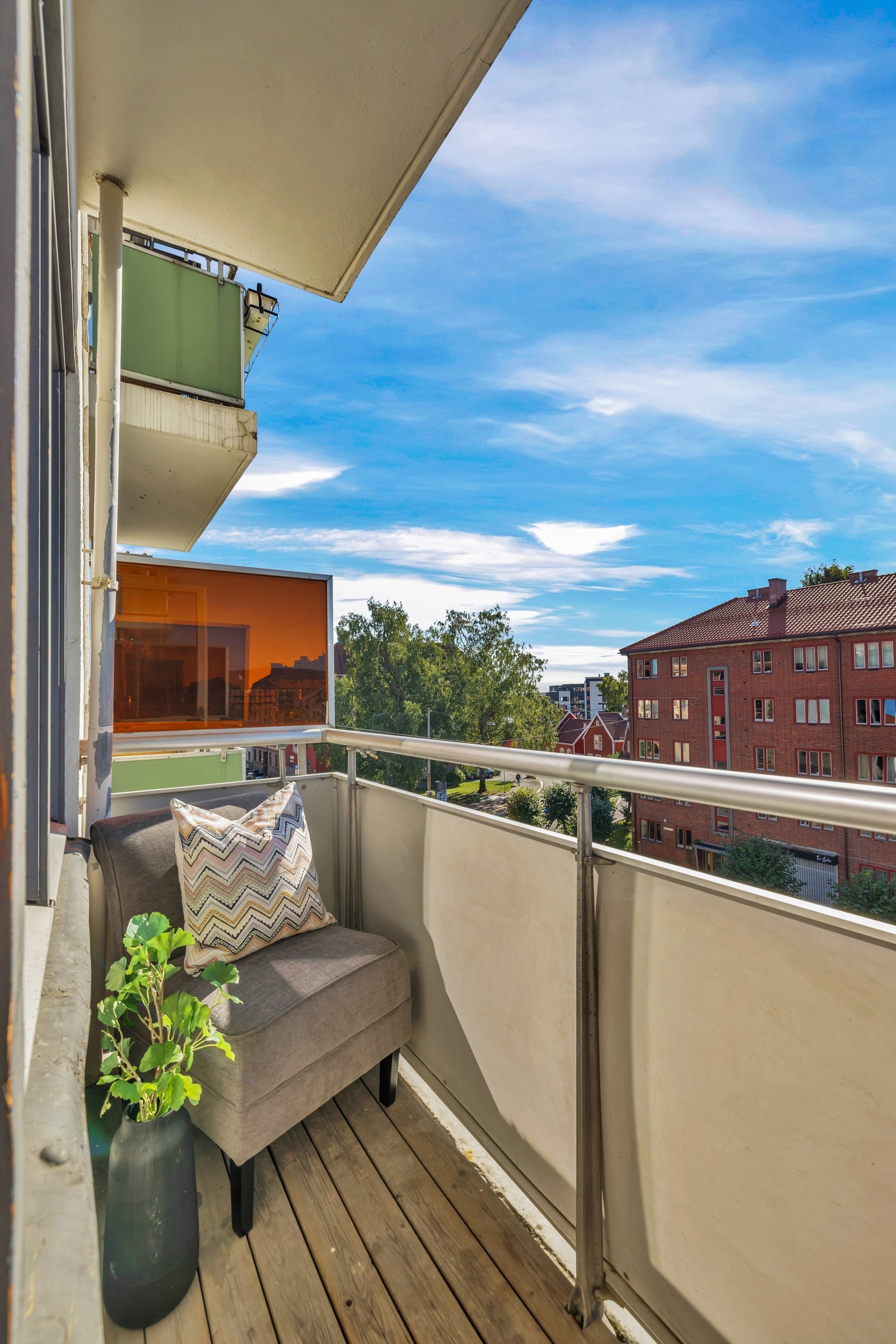 Sydvestvendt balkong med flott utsikt og meget gode solforhold Galleribilde