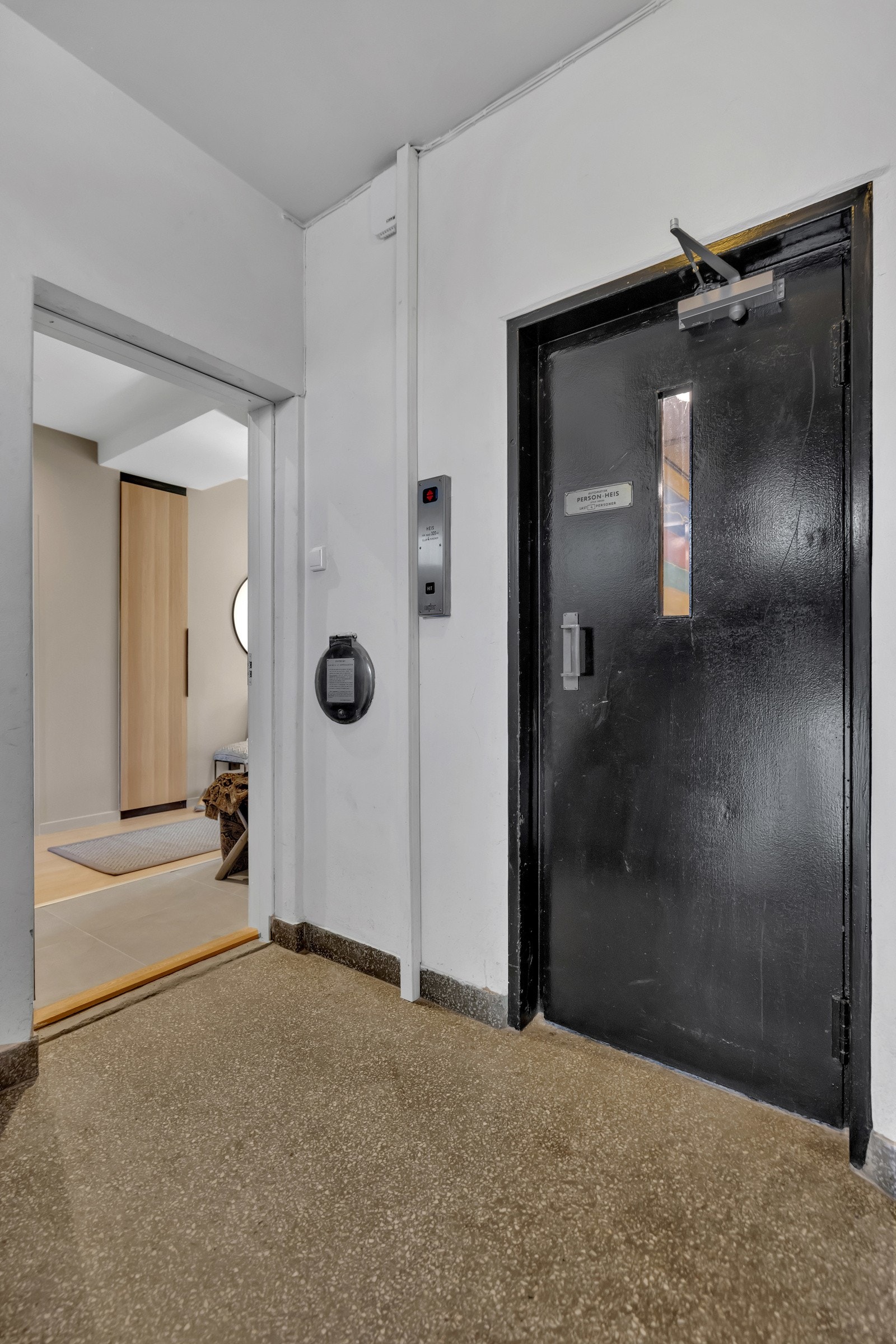 Enkel trappefri adkomst med heis Galleribilde