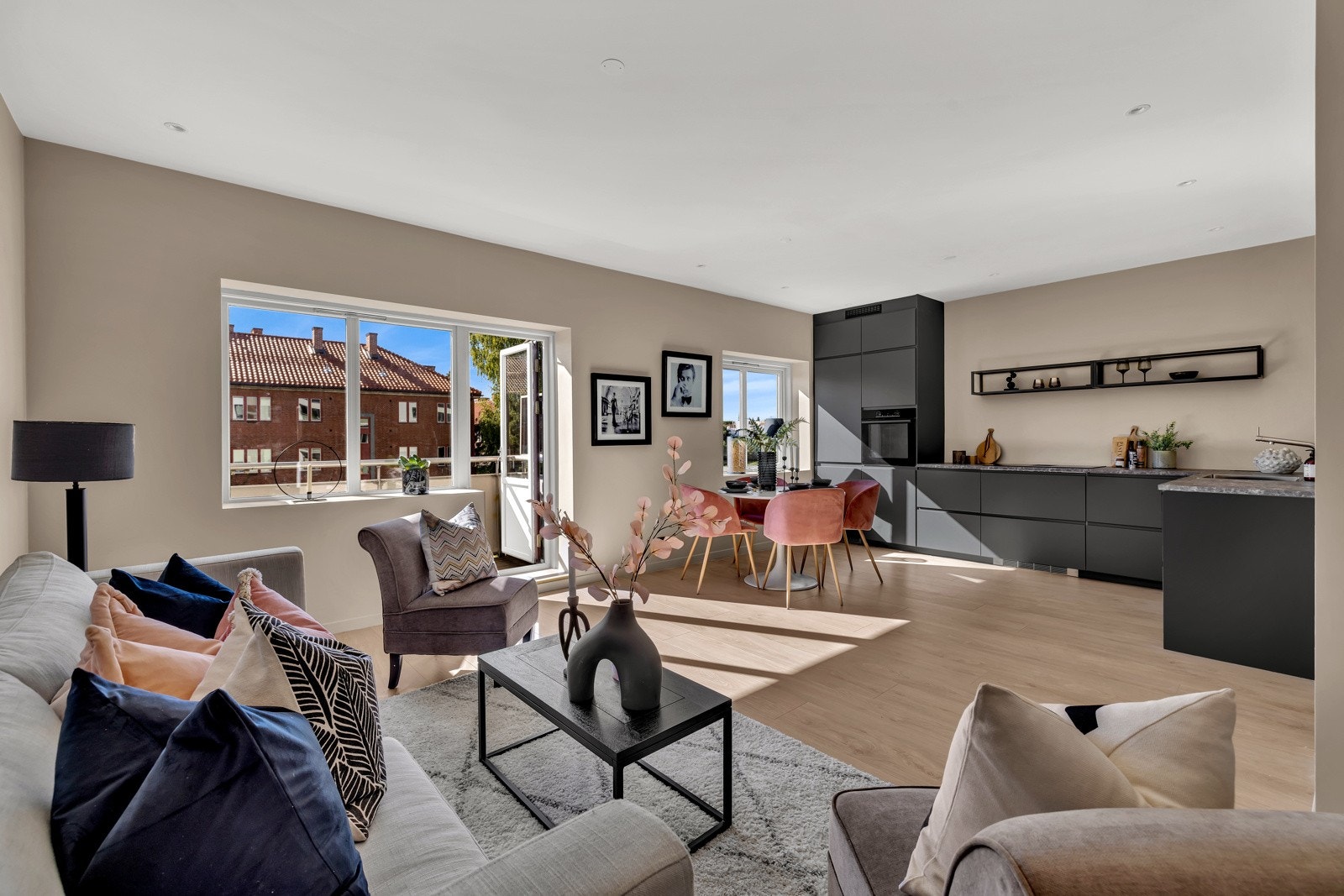 PrivatMegler Stefan Safri ønsker velkommen til Bentsebrugata 11 B Galleribilde