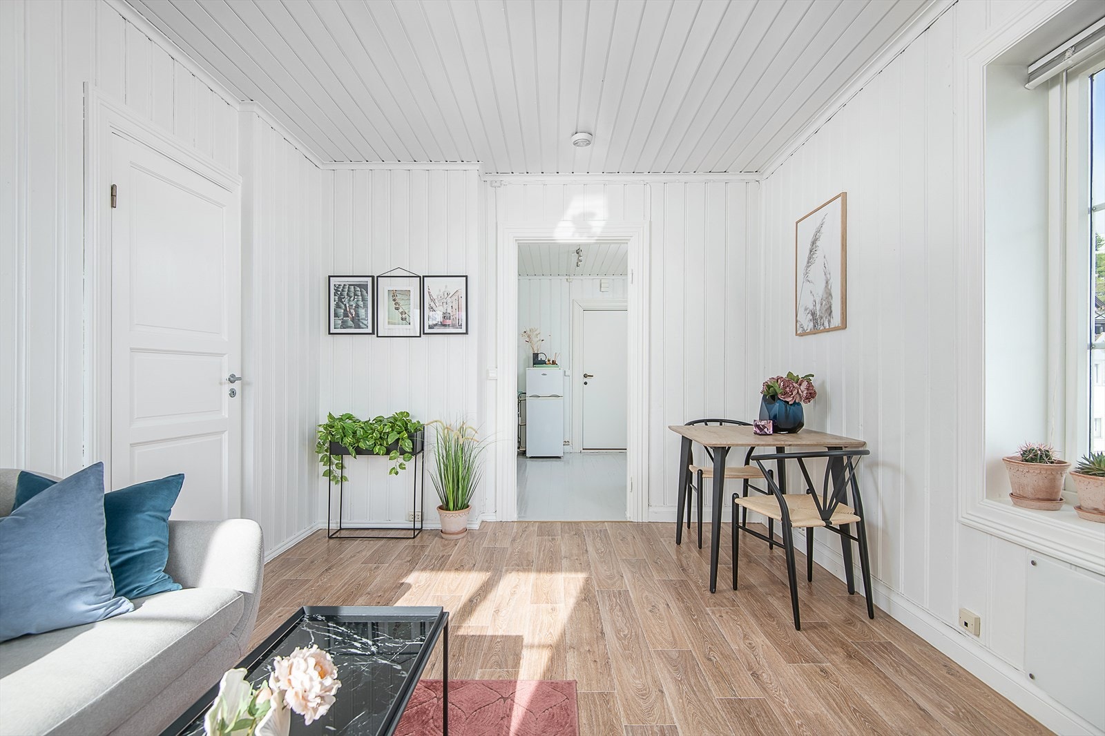 Dør til sovealkove fra stuen Galleribilde