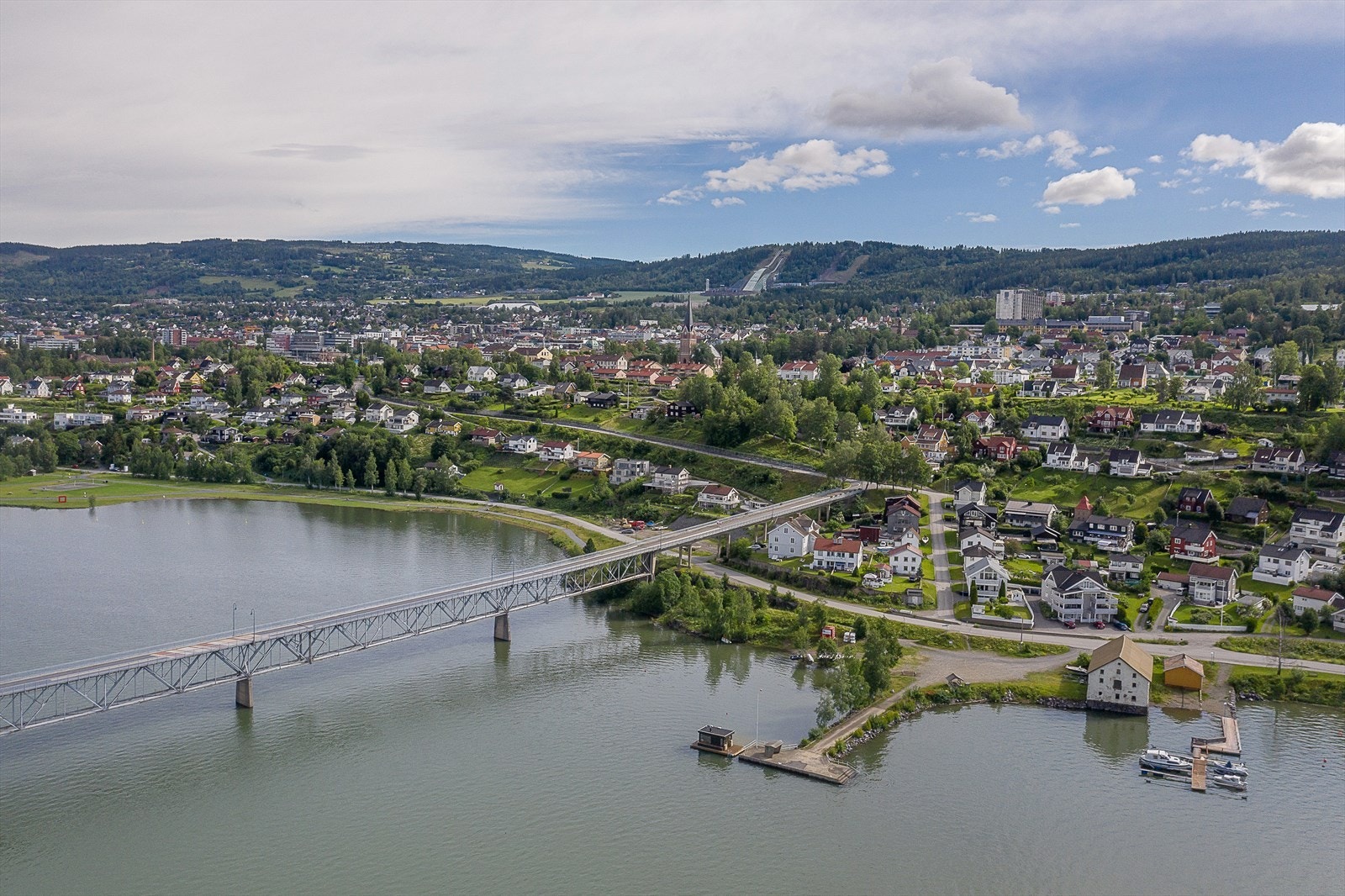 Området kan by på fine turstier langs Lågen og Mjøsa. Galleribilde