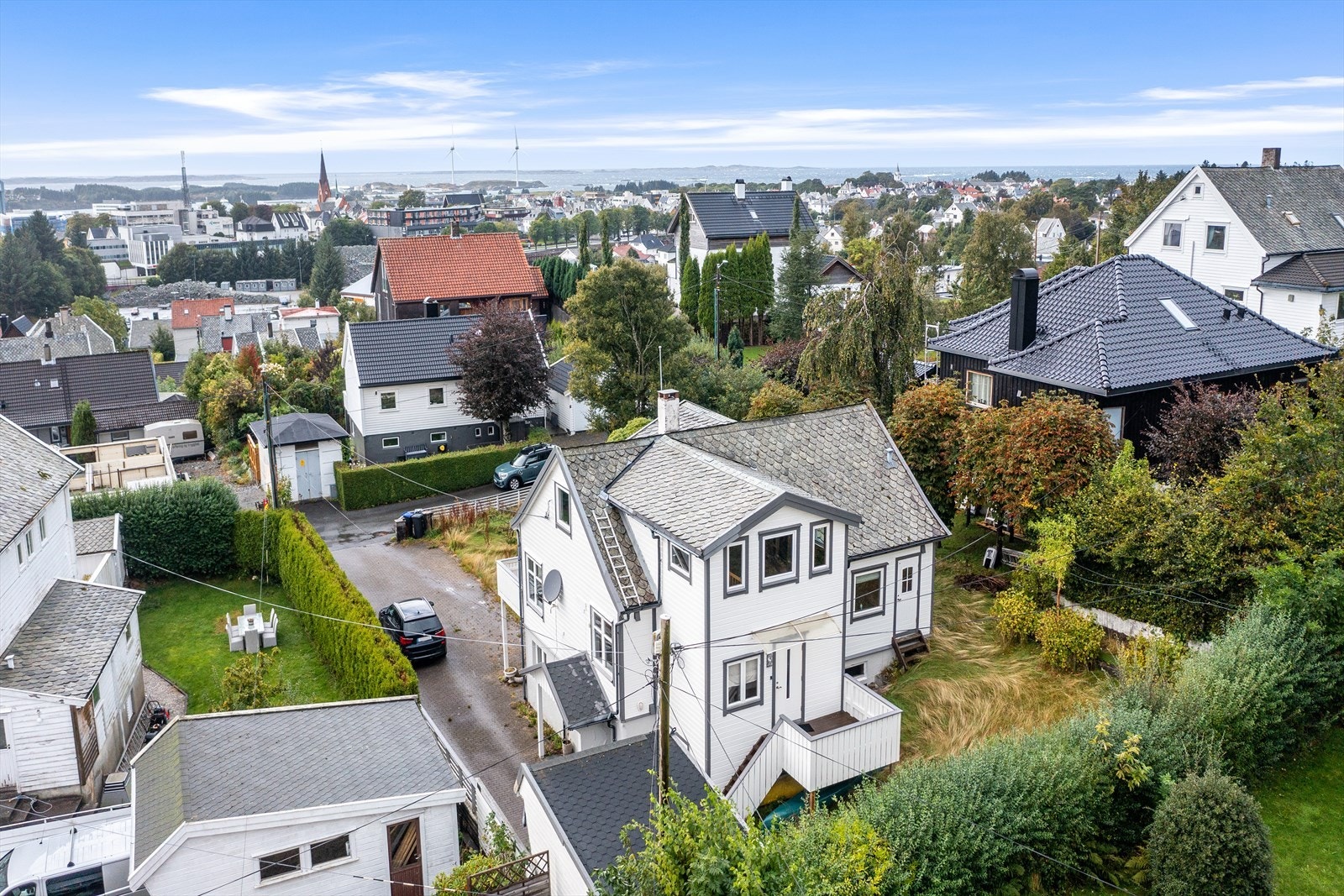 Fra eiendommen vil det være et potensiale til å få flott utsikt over byen (Om man får godkjent å bygge 3 etasjer) Galleribilde