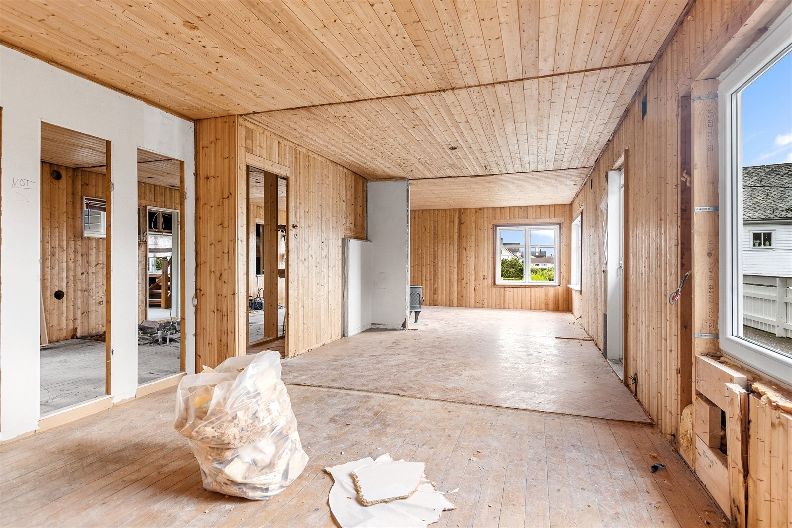 Hovedetasjen er romslig og her er det store muligheter Galleribilde