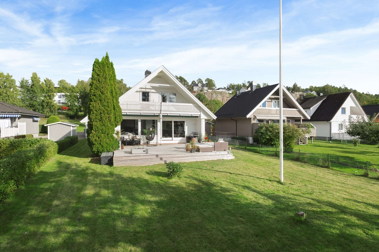 Hagen er orientert mot vest - med svært gode solforhold Galleribilde