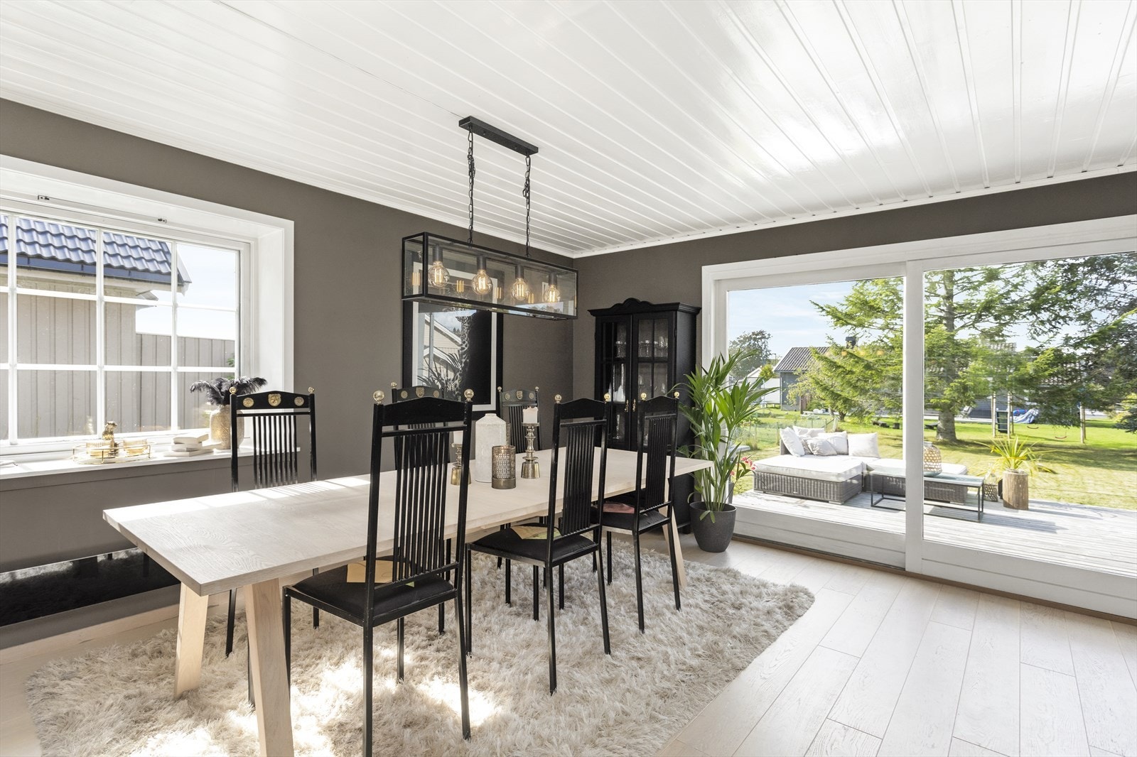 Samtidig er det rikelig med veggflater å møblere mot. Galleribilde