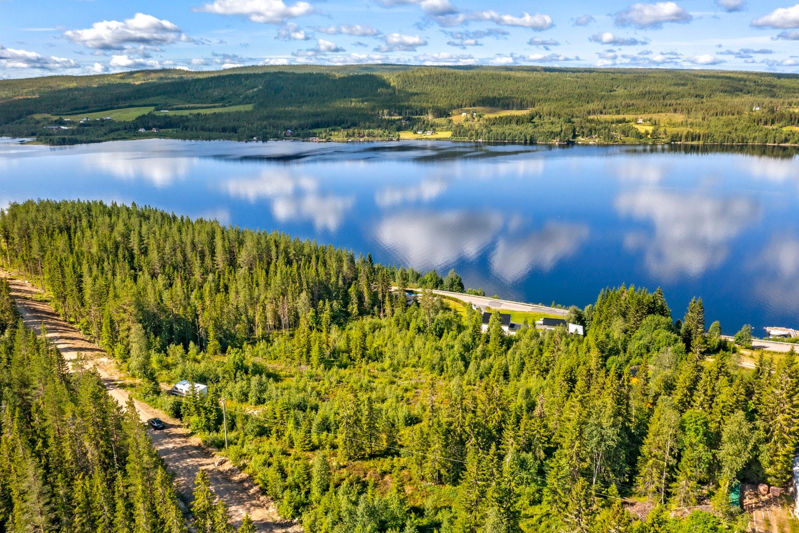 Området er et friluftseldorado med uendelige ski- og turmuligheter samt vannaktiviteter. Galleribilde