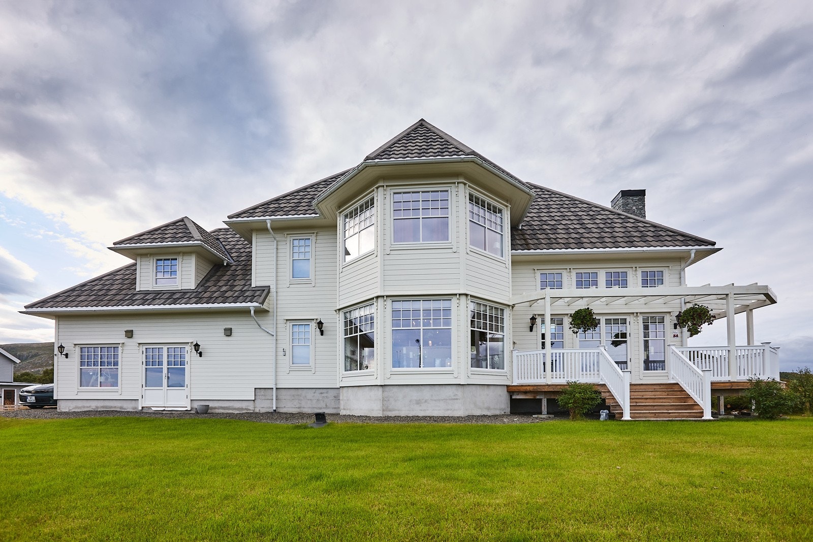 Unik og innholdsrik enebolig med en særegen fasade. Galleribilde