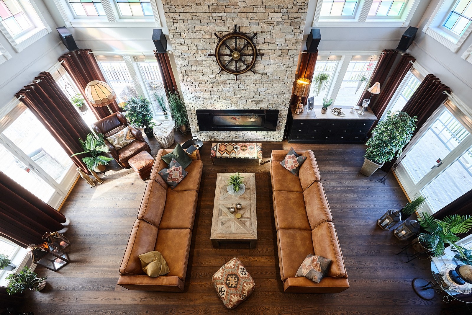 Stue sett fra veranda utenfor soverom. Galleribilde