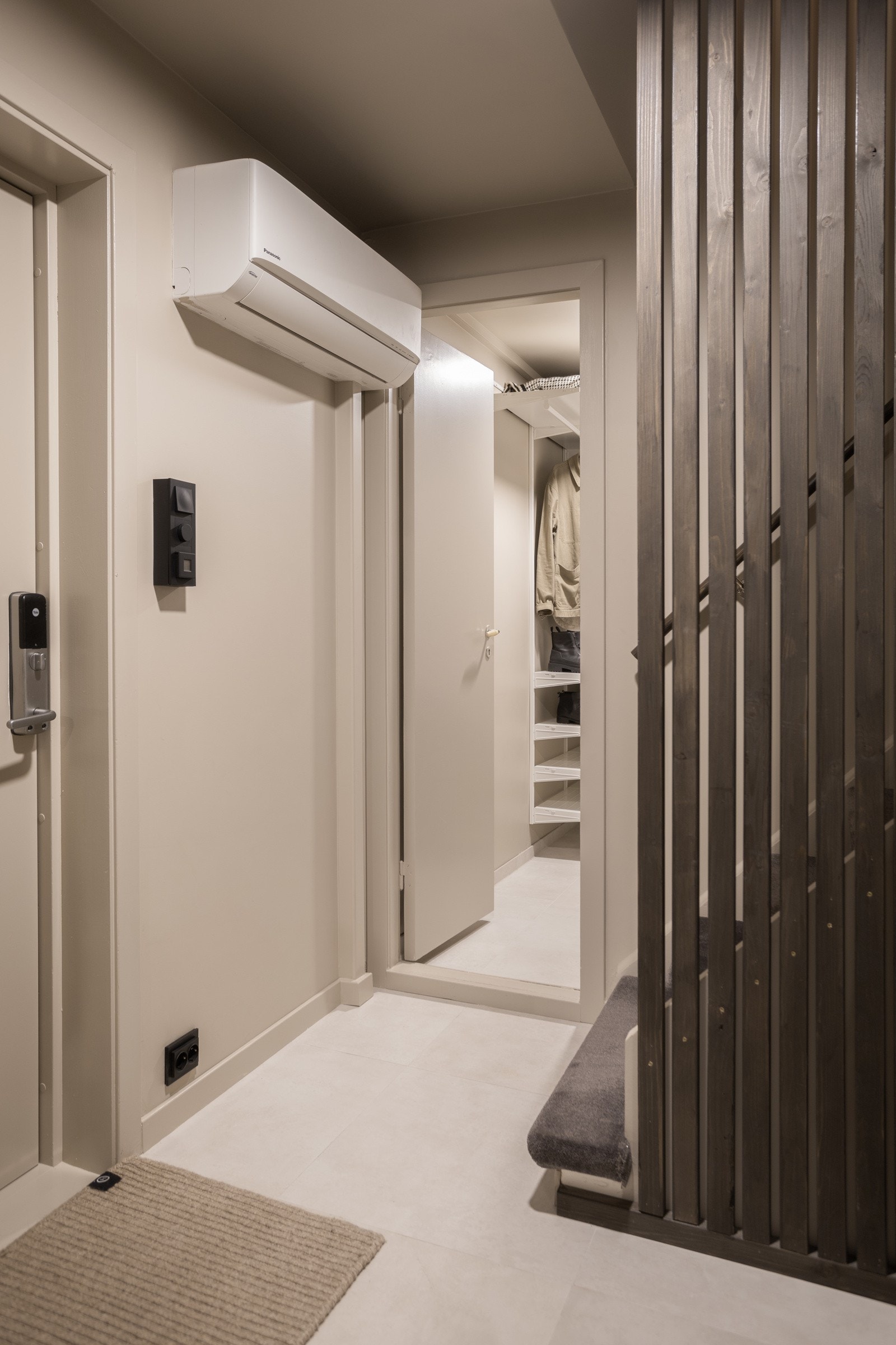 Fra gangen er det inngang til vaskerom Galleribilde