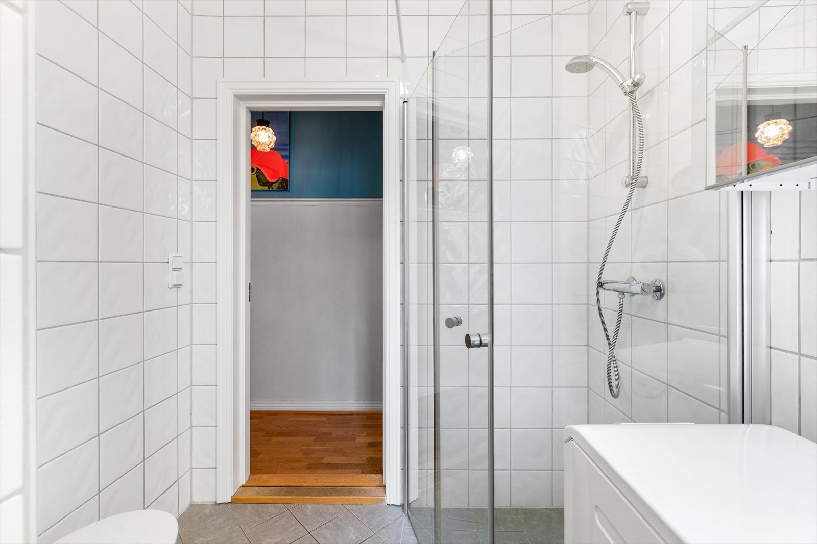 - Opplegg for vaskemaskin samt varmekabler i gulv - Galleribilde