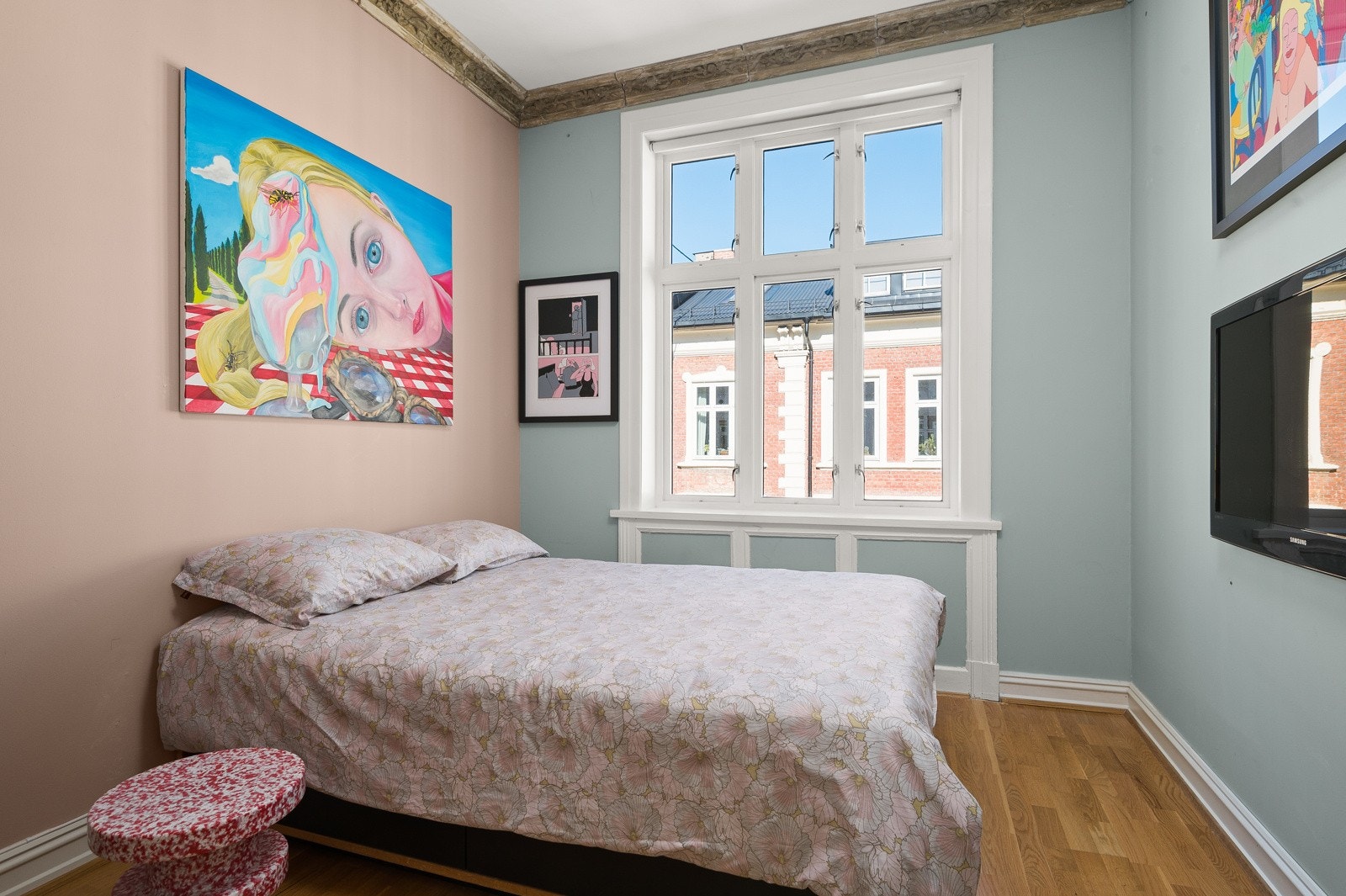 - Soverommet vender mot rolig gate - Galleribilde