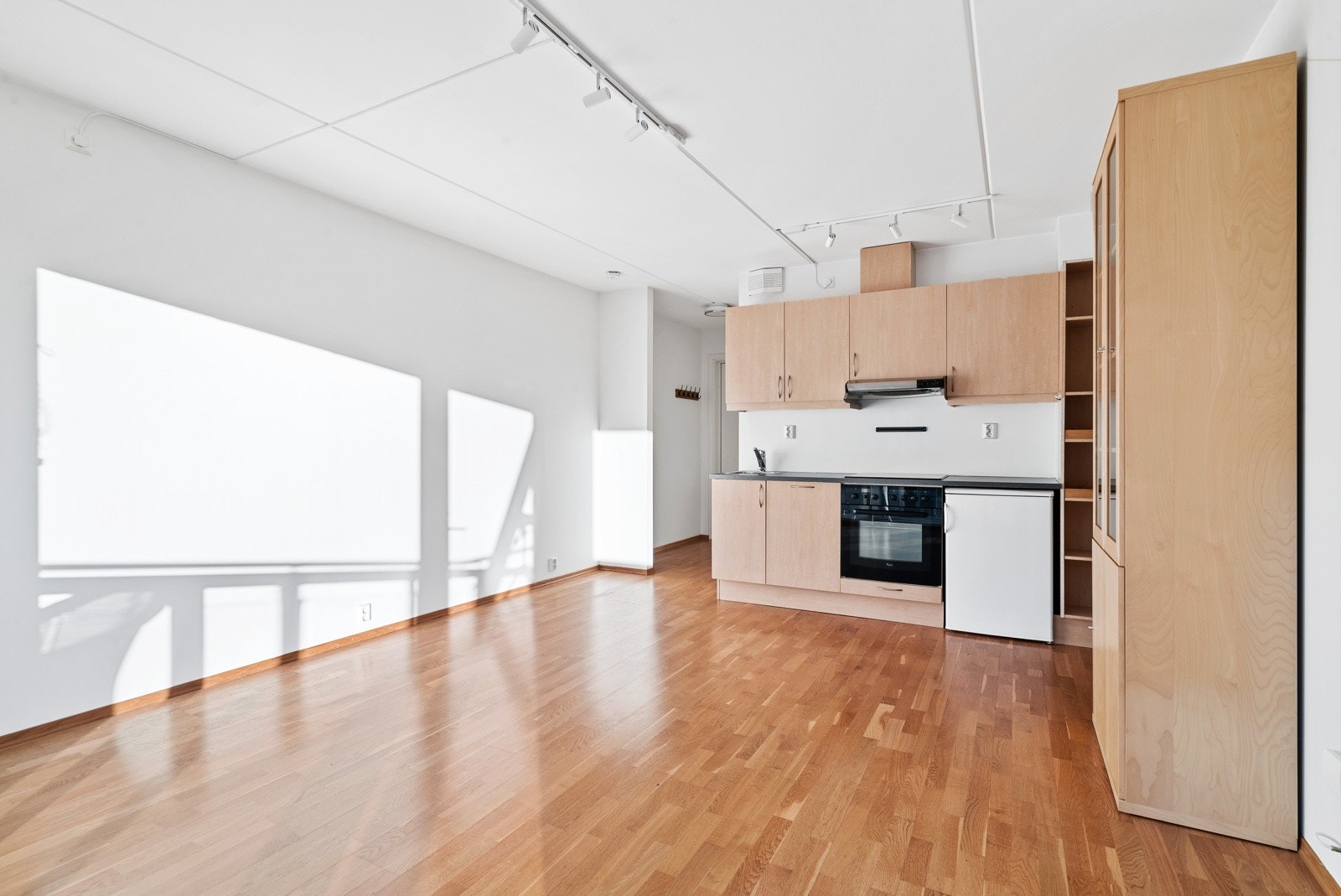 Leiligheten har en gjennomgående bruk av parkett med gulvvarme i alle rom med unntak av bad Galleribilde